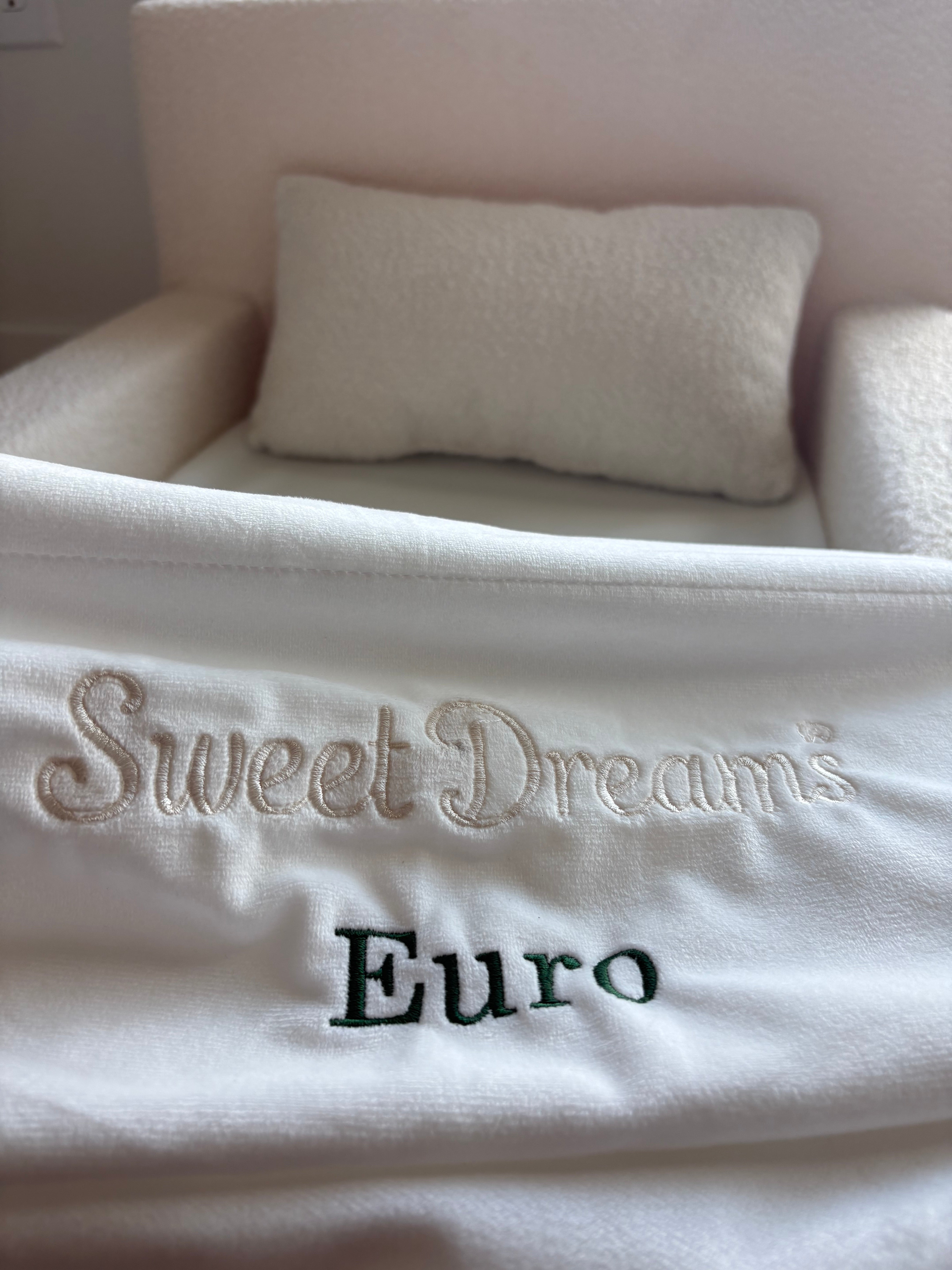 Sweet Dreams blanket with your dog’s name!